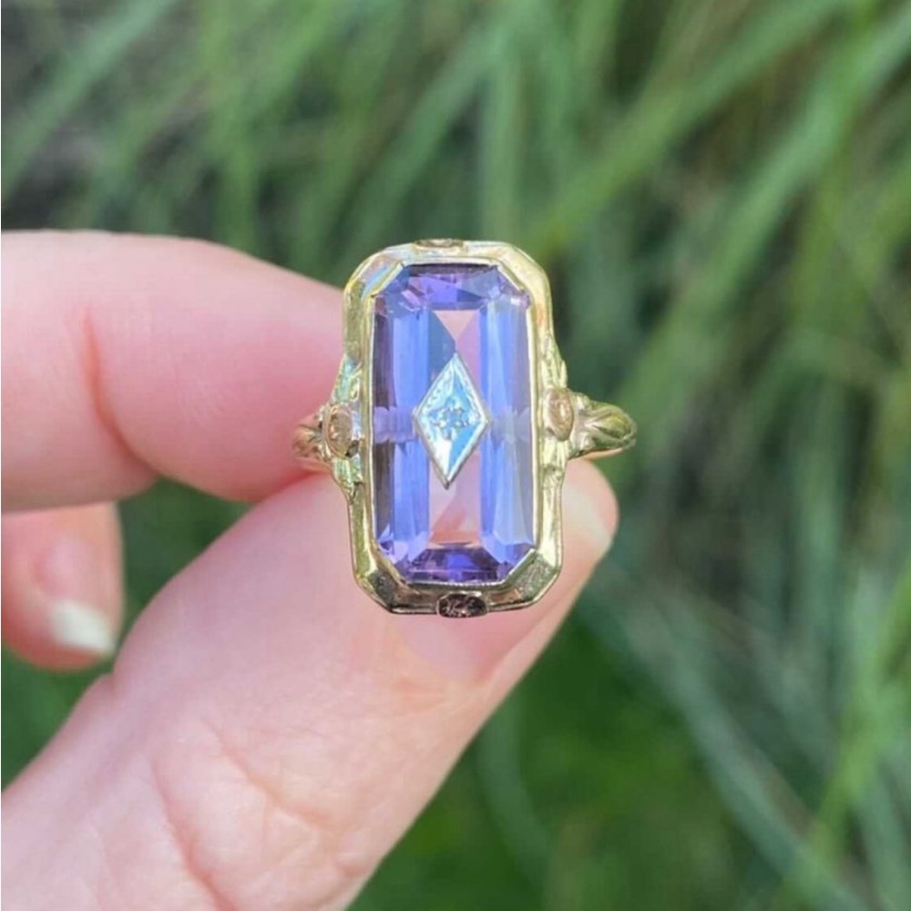 Vintage/antique amethyst ring with yellow-gold band and diamond chip accent